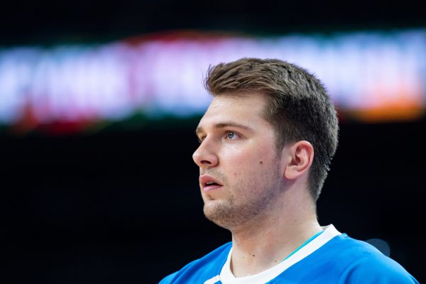 ירד על קביים: פציעה חמורה לכוכב העל ב-NBA