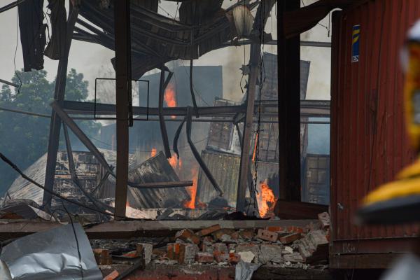 בהלה בניו יורק: שריפה פרצה בשוק חגים בלב מנהטן