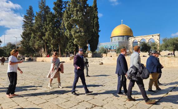 צפו: אוונגליסטים עלו לתפילה בהר הבית להצלחת טראמפ