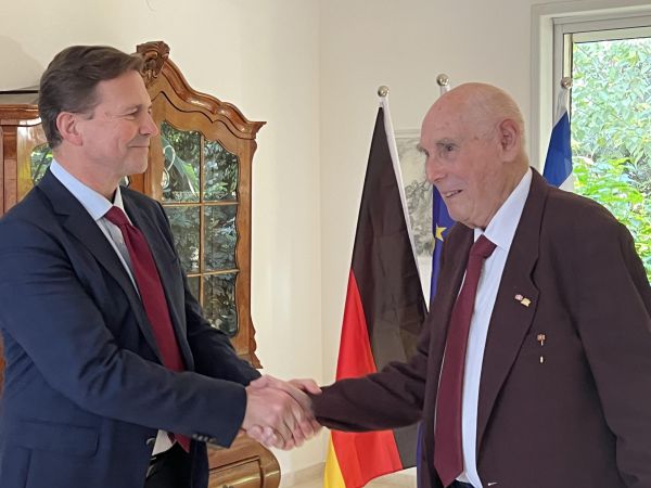 אחרי כמעט 90 שנה: הילד היהודי קיבל אות הוקרה מנשיא גרמניה