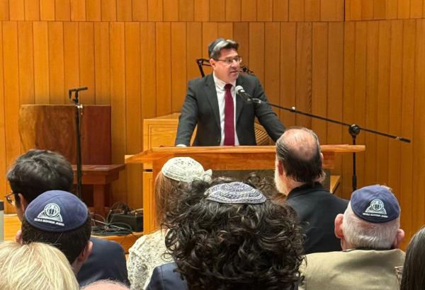 אקוניס מזהיר: "האיומים על ישראל נמשכים – והעולם שותק"