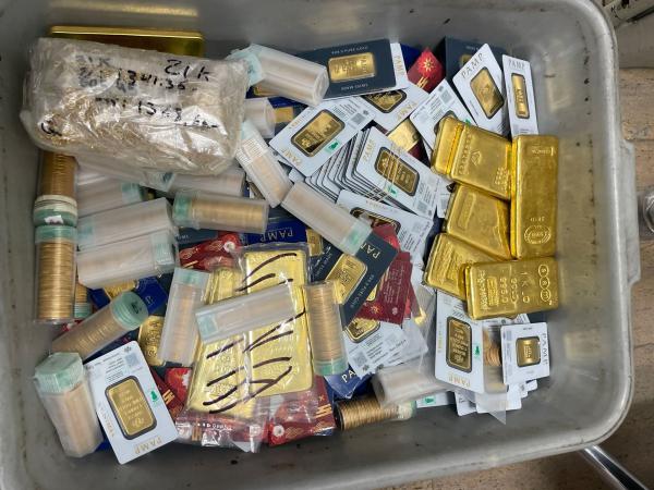 נוסע בנתב"ג ניסה להבריח זהב בשווי 8 מיליון שקל