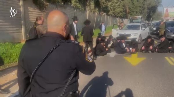 בהפגנה נגד גיוס חרדים לצה"ל: נעצר חשוד שתקף את השוטרים