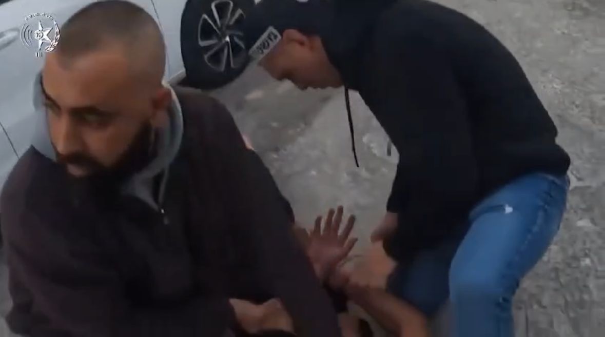 שני אחים ערבים גנבו פרטי אשראי מבעלי טלפונים כשרים