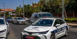 נתפס נוהג ללא רישיון בפעם הרביעית. צפו ברגע המעצר