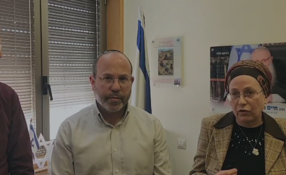 "נתניהו משחרר את החטופים הראשונים בדמם של החטופים השניים"