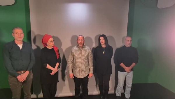 פורום תקווה לראש המוסד: "הנסיעה שלך מרחיקה את החטופים"