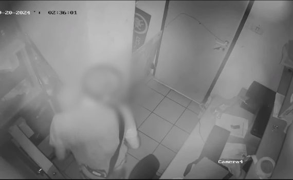 כתב אישום: פרץ לתשעה בתי עסק ובית כנסת | תיעוד