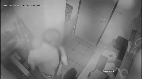 כתב אישום: פרץ לתשעה בתי עסק ובית כנסת | תיעוד