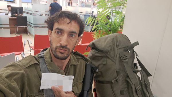 בנק הפועלים סרב להפקיד צ'ק לאחד מראשי צו 9