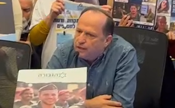 האב השכול הטיח בח"כים: "שכחתם את הנופלים". צפו