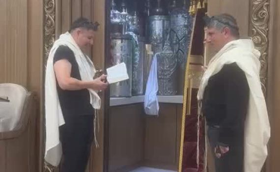 מרגש: אביה של דניאלה אומר 'נשמת כל חי' מול ארון הקודש