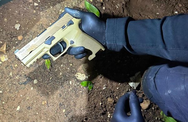 סרט דרמה: קפץ מהחלון והשליך אקדח | צפו בתיעוד הדרמטי