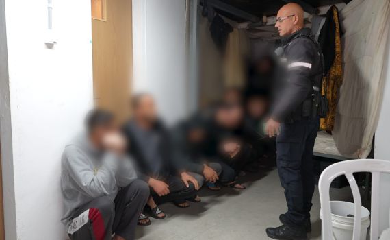 בסיוע יחידת הכלבנים: 25 שב"חים נעצרו ברמלה | צפו בתיעוד