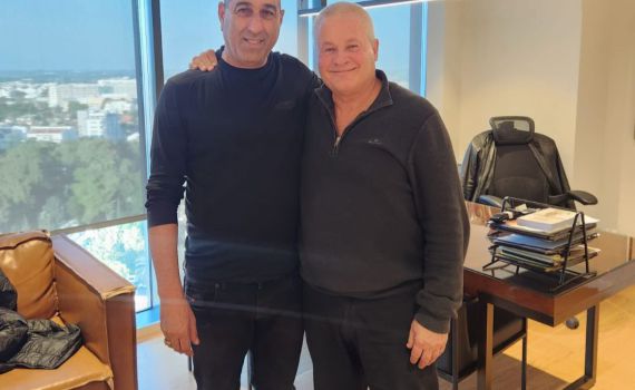 אחרי שאיים לתבוע אותו: ישראל זיו התחבק עם רמי דוידיאן