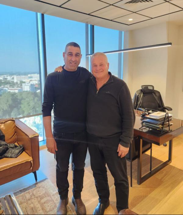 אחרי שאיים לתבוע אותו: ישראל זיו התחבק עם רמי דוידיאן