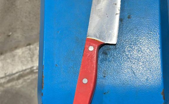 הטרור מרים ראש: נסיון פיגוע דקירה בקלנדיה