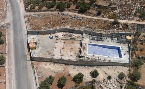 גוש עציון: נהרסה בריכה בלתי חוקית ששימשה כמוקד זריקות אבנים