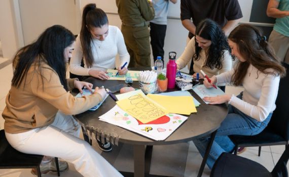 "גיבורה": התצפיתניות ששוחררו מחכות לאגם ברגר | צפו בתמונות