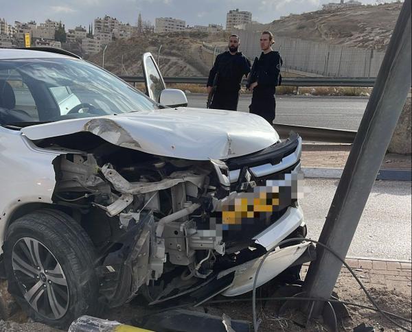 ניסה להבריח שב"חיות, ברח מהשוטרים והתנגש בעמוד