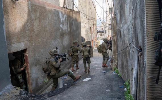 זורק מטען על כוחות צה"ל – ומחוסל מהאוויר: צפו בתיעוד מג'נין