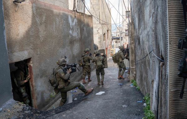 זורק מטען על כוחות צה"ל – ומחוסל מהאוויר: צפו בתיעוד מג'נין