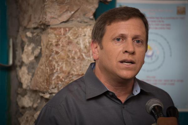 חגי לובר משיב לאלי אלבג: "אתה לא רשאי לבוז לי"