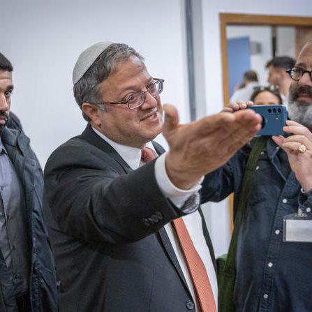 בן גביר תוקף: "מקרון הוא אדיוט שימושי של הטרור"