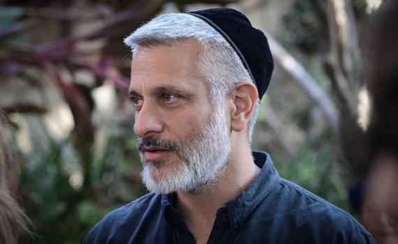 אביתר בנאי חושף: ההתמכרות הקשה ותהליך הגמילה