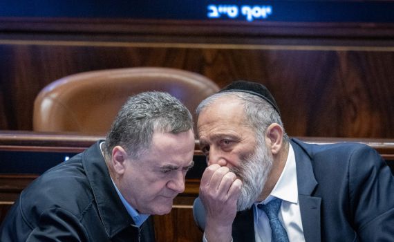 החרדים מחזירים אש: אין קשר בין חוק הגיוס לעסקת החטופים