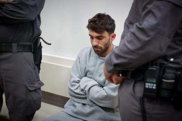 מואשם בעבירות אינוס: מושיקו מור הובל לדיון בבית המשפט