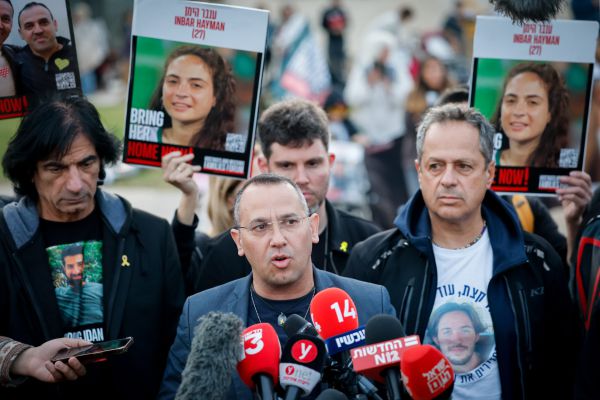 משרד רה"מ למשפחות: ההסכם לא יחול עד שתהיה רשימת חטופים