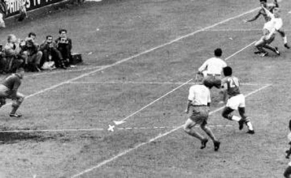 מאניה דיפרסיה: סיפורו של הכוכב שכיכב לצד פלה ומת מאלכוהוליזם