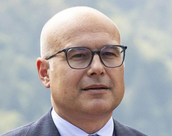 אחרי מחאות הענק: ראש ממשלת סרביה הודיע על התפטרותו