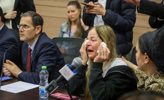 משפחות חטופים פוצצו את הדיון בוועדת חו"ב: אתם לא תדברו היום