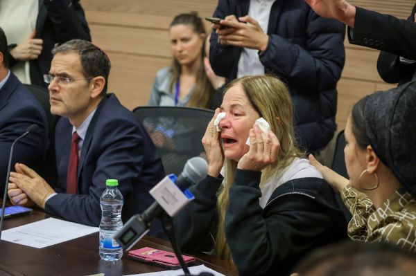 משפחות חטופים פוצצו את הדיון בוועדת חו"ב: אתם לא תדברו היום