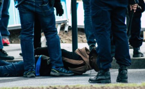 צרפת: שלושה סלבריטאים מוסלמים נעצרו על הסתה לטרור