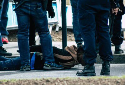 צרפת: שלושה סלבריטאים מוסלמים נעצרו על הסתה לטרור