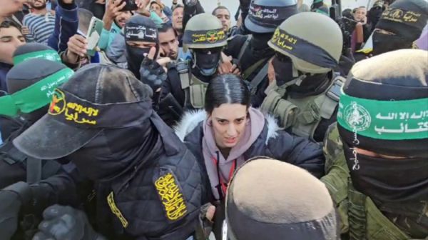 בדרך ללינץ': מפקירים את החטופים בשתיקה מול טירוף השחרורים