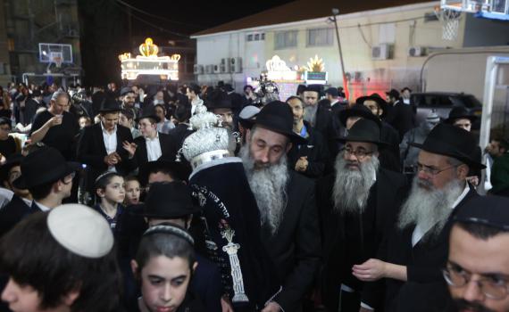 זוכה ההגרלה של יד לאחים בספר תורה הכניס אותו לעילוי נשמת בנו