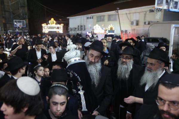 זוכה ההגרלה של יד לאחים בספר תורה הכניס אותו לעילוי נשמת בנו