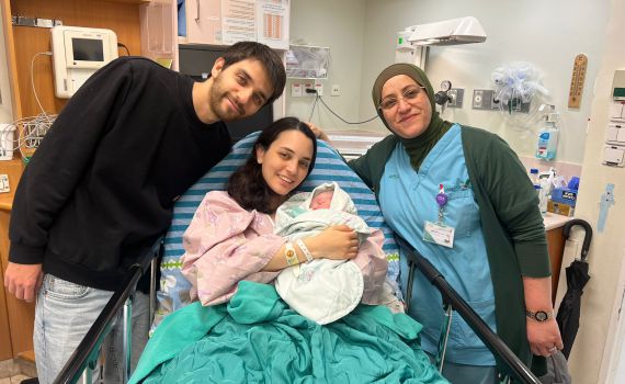 מזל טוב: בבית החולים 'בלינסון' נולד התינוק הראשון לשנת 2025