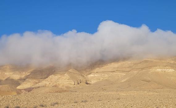 מהחרמון ועד מכתש רמון: שמיכת העננים כבשה את שמי ישראל | צפו