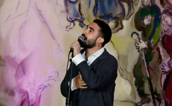 בהשתתפות יו"ר הכנסת: הזמר בן צור בהדלקת נרות חגיגית| צפו