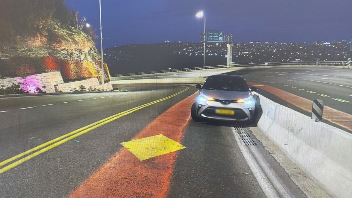 שב"חית ללא רישיון נהיגה מימיה, גנבה רכב ועשתה תאונה