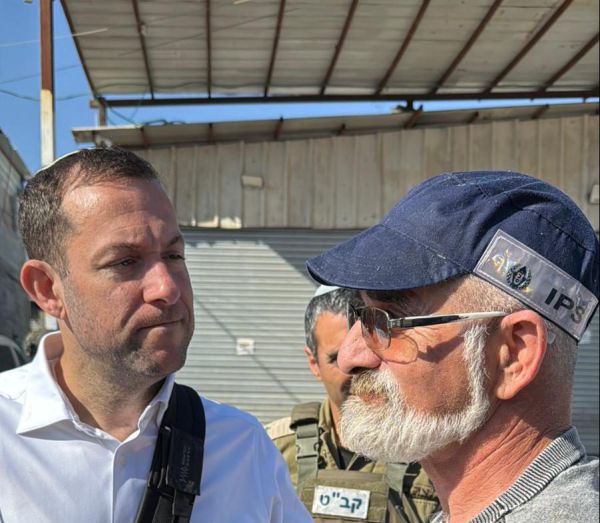 עמי תושב עמנואל משחזר את הפיגוע: "פתחתי באש והם נמלטו"