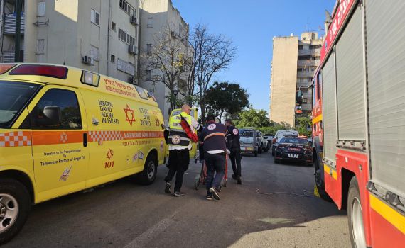שני פצועים קשה בשריפה בבניין מגורים בקרית אתא