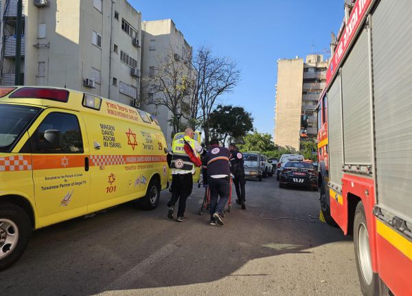 השריפה בקריית אתא: גבר ואישה במצב קשה משאיפת עשן