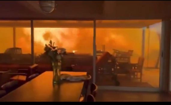 שריפת ענק משתוללת בלוס אנג'לס: 30,000 תושבים התפנו מבתיהם