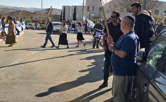 בדגלים ובדמעות: בברוכין ליוו את סמ"ר נבו פישר בדרכו האחרונה